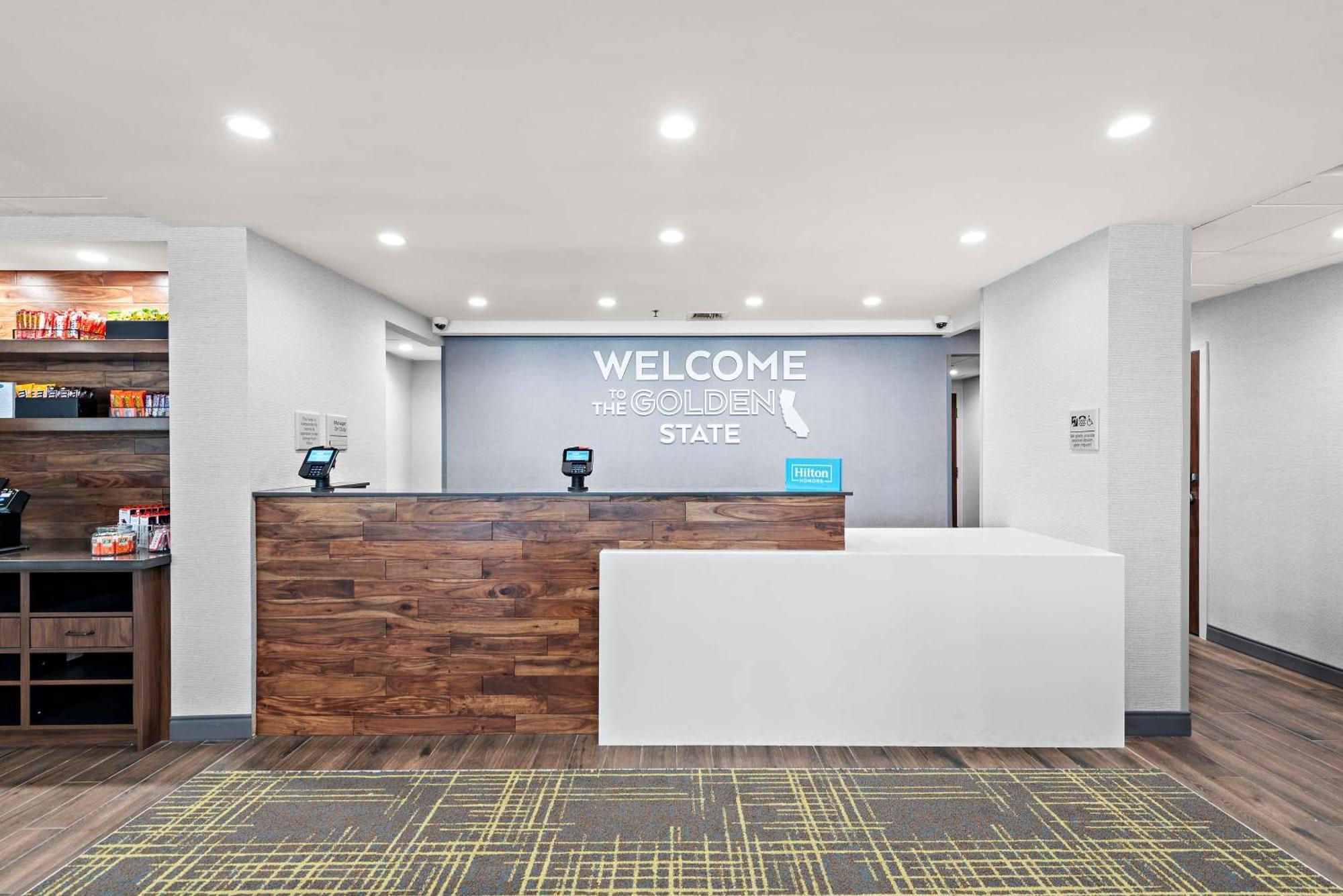 Hampton Inn Los Angeles Airport Lennox Экстерьер фото