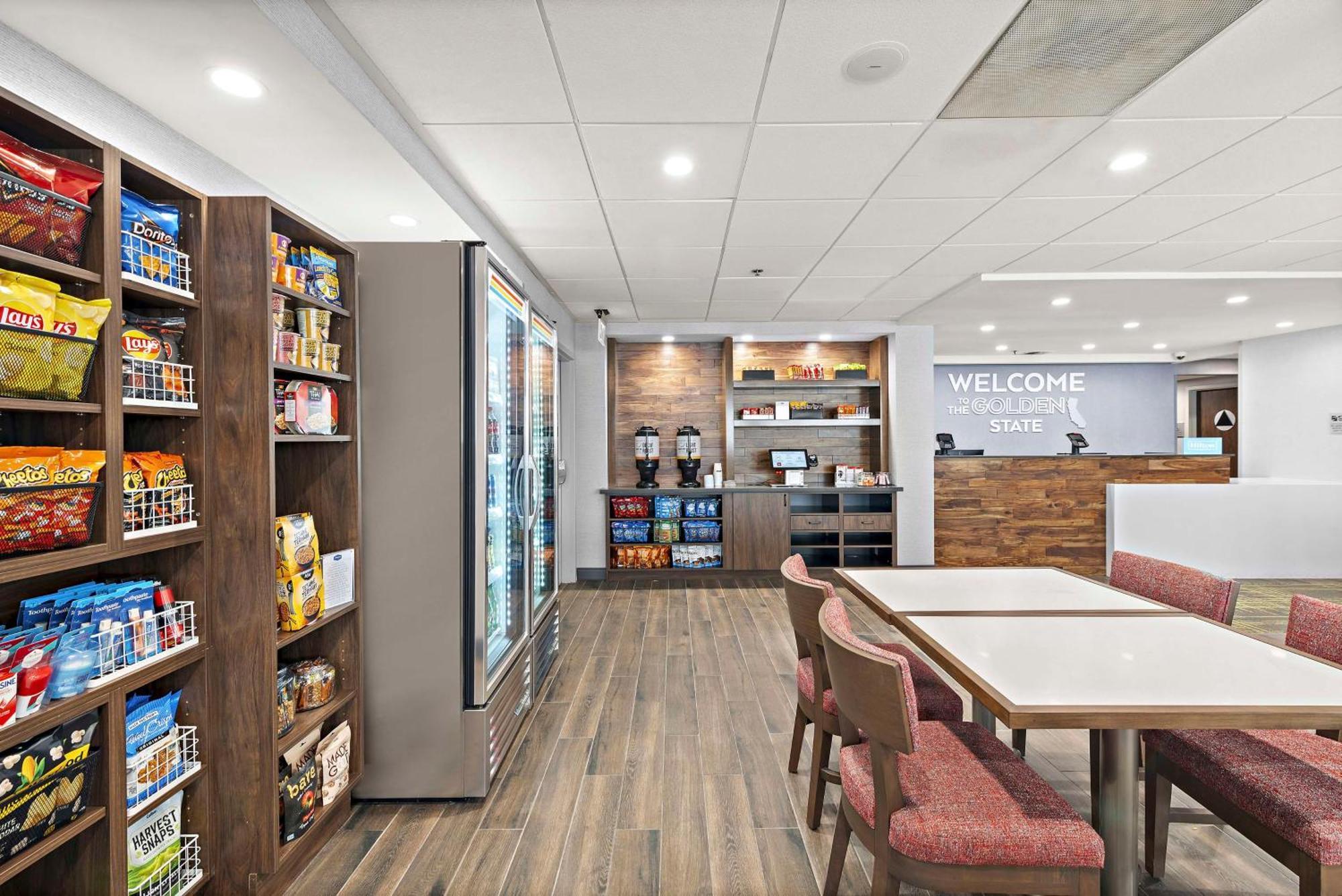 Hampton Inn Los Angeles Airport Lennox Экстерьер фото