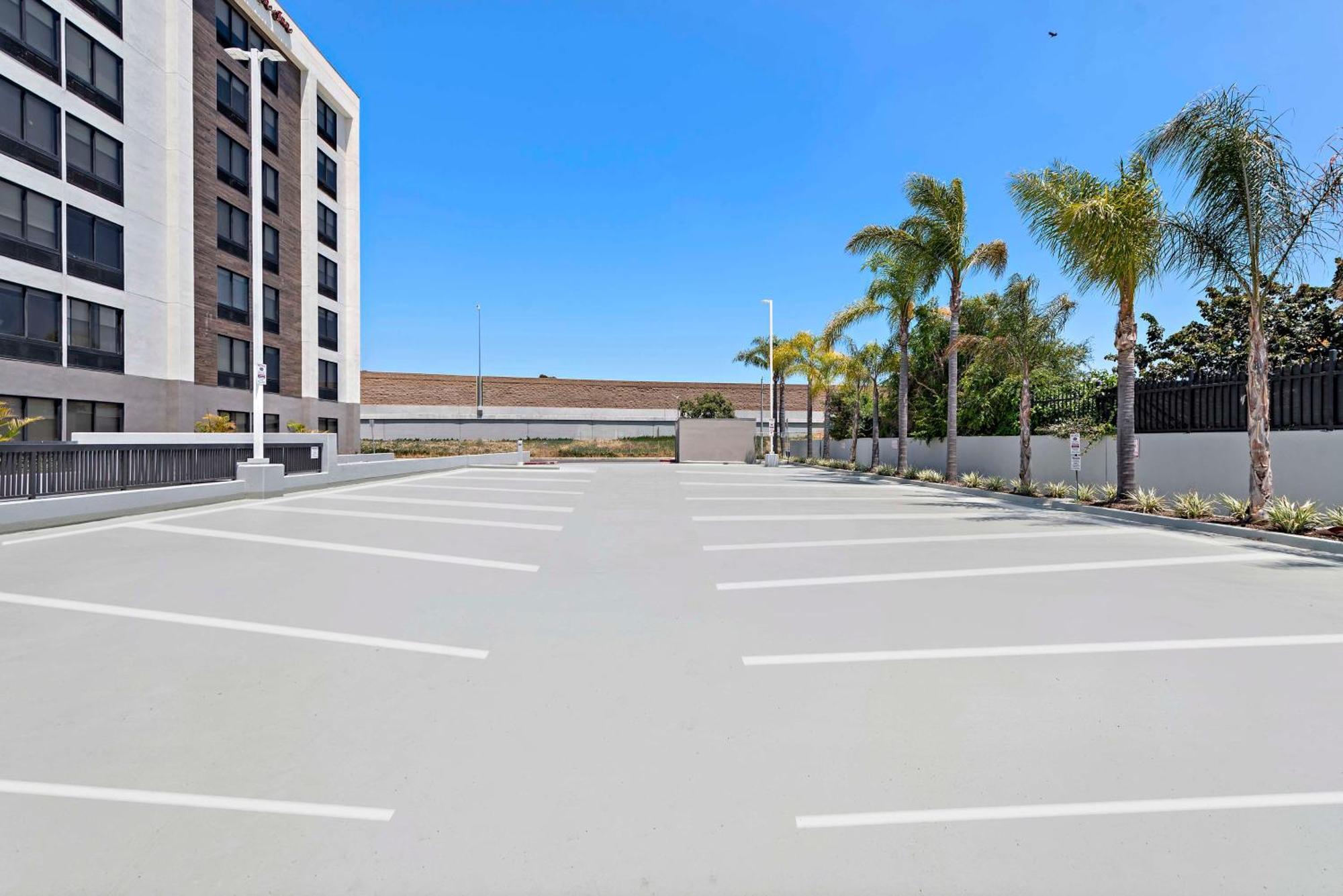 Hampton Inn Los Angeles Airport Lennox Экстерьер фото
