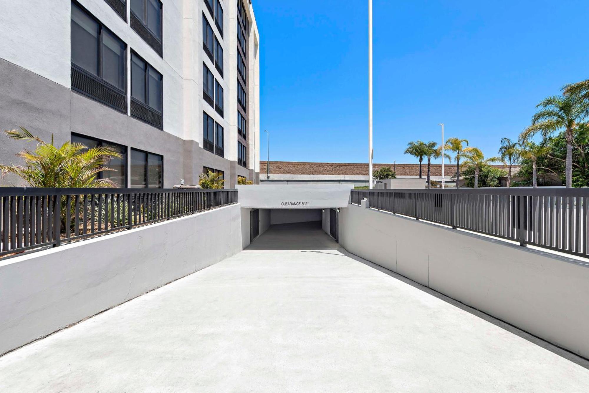 Hampton Inn Los Angeles Airport Lennox Экстерьер фото